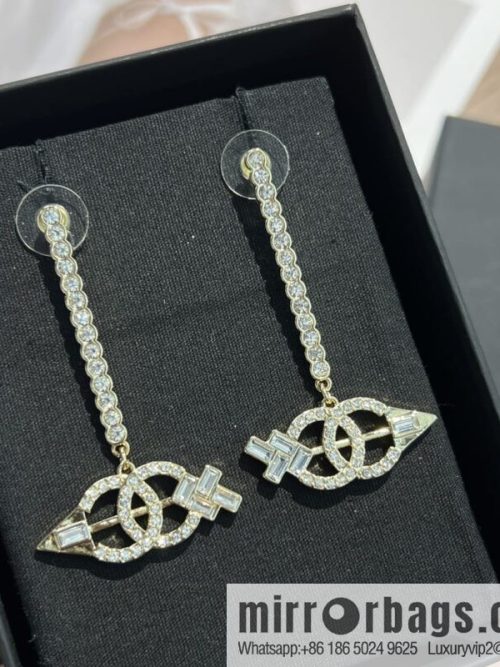 New ☑️ CHANEL Chanel double c arrow stud earrings