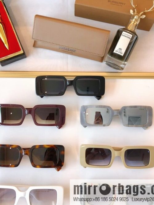 Burberry Burberry Exquisite Square Unisex Sunglasses