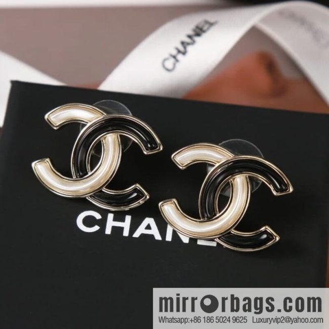 New ☑️ CHANEL Chanel c1 double c black and white stud earrings
