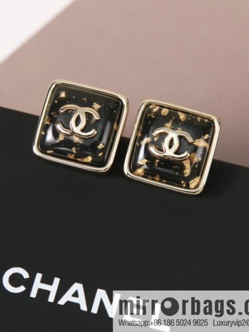 New ☑️ CHANEL Chanel c1 double c square stud earrings