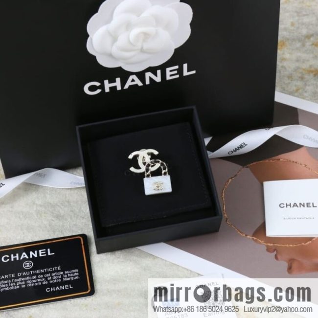 New ☑️ CHANEL Chanel double c lock bag brooch - Image 3