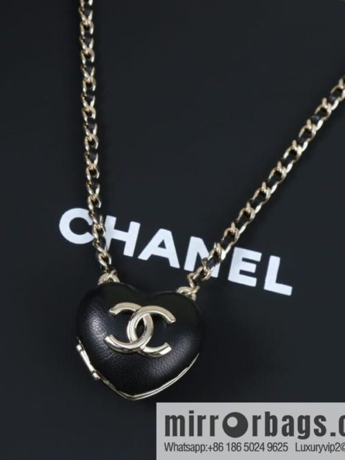 New ☑️ CHANEL Chanel double c peach heart love mirror necklace