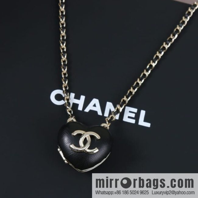 New ☑️ CHANEL Chanel double c peach heart love mirror necklace