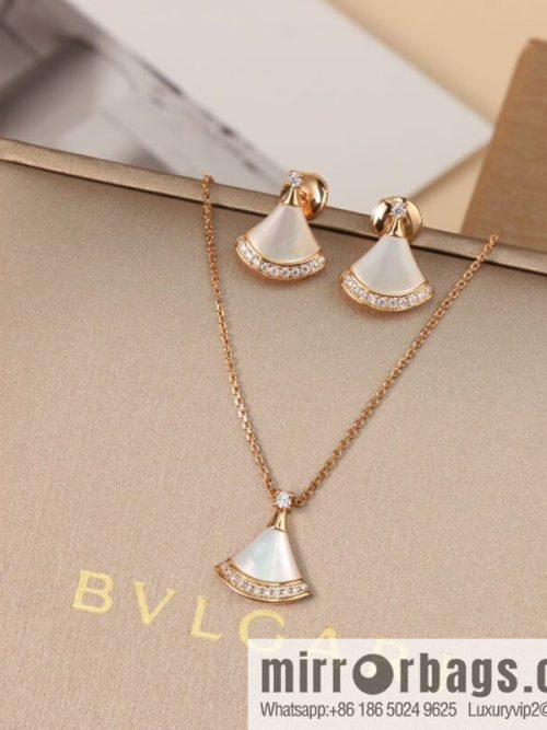 BVLGARI Bulgari classic red chalcedony white fritillary fan necklace stud earrings
