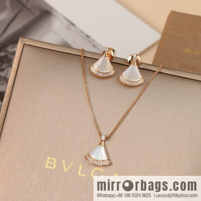 BVLGARI Bulgari classic red chalcedony white fritillary fan necklace stud earrings