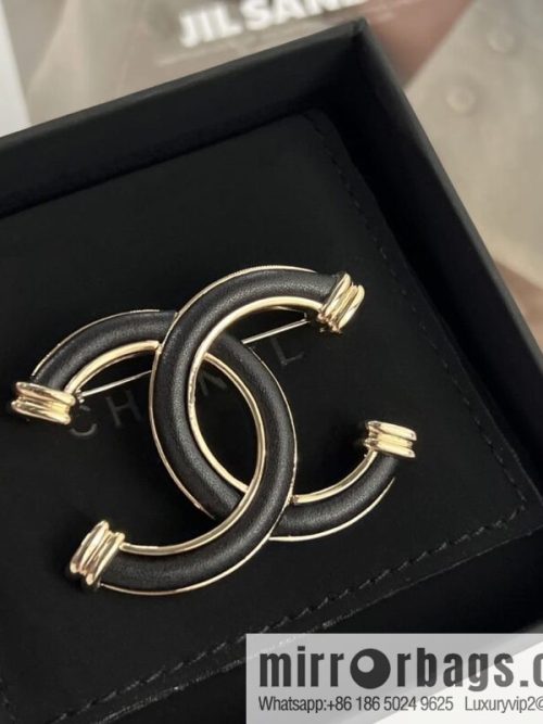 New ☑️ CHANEL Chanel double c black leather brooch necklace