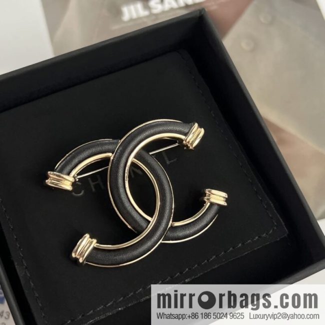 New ☑️ CHANEL Chanel double c black leather brooch necklace