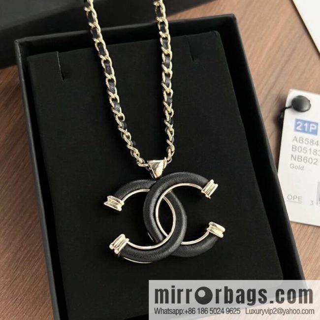 New ☑️ CHANEL Chanel double c black leather brooch necklace