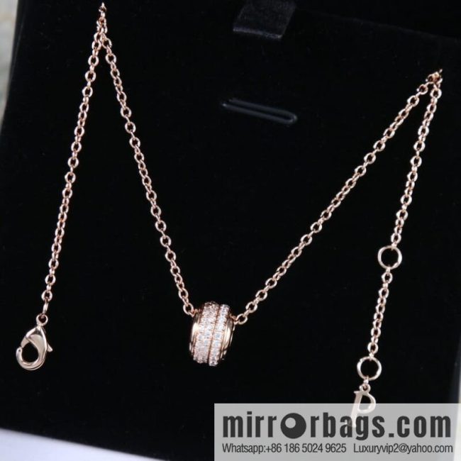 Piaget is a necklace full of diamonds - Image 3