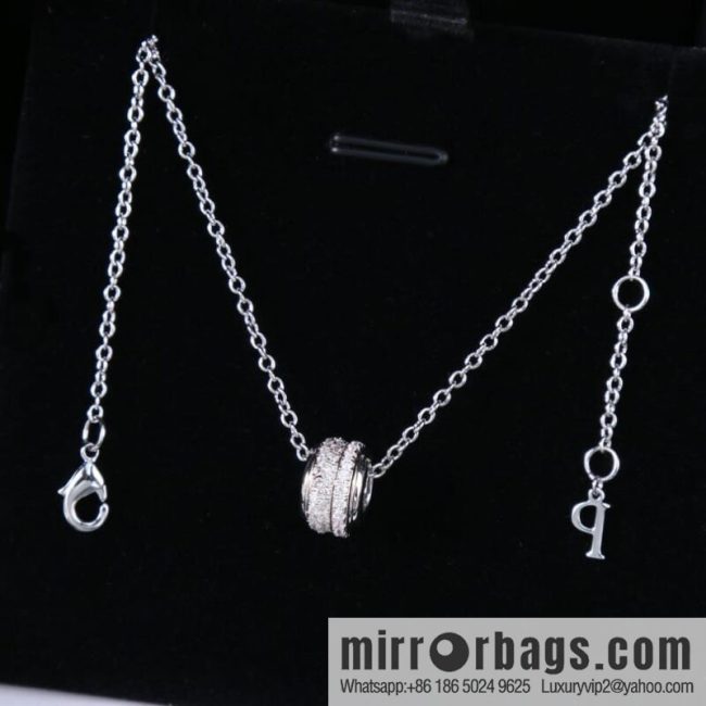 Piaget is a necklace full of diamonds - Image 2
