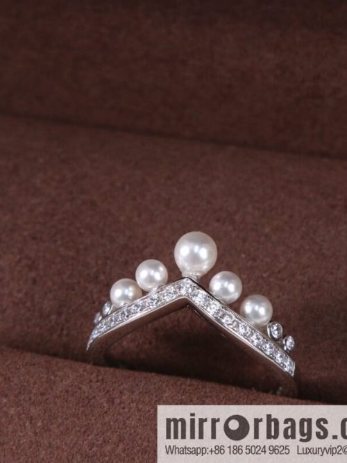 CHAUMET crown pearl ring