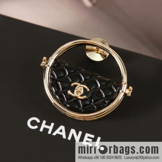 New ☑️ Chanel double c round brooch