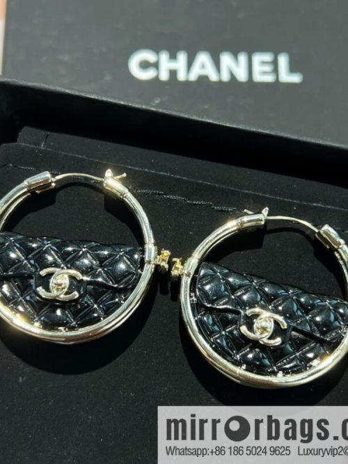 New ☑️ CHANEL Chanel c1 double c round black stud earrings