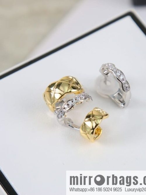 New ☑️ CHANEL Chanel coco crush series rhombus asymmetric stud earrings