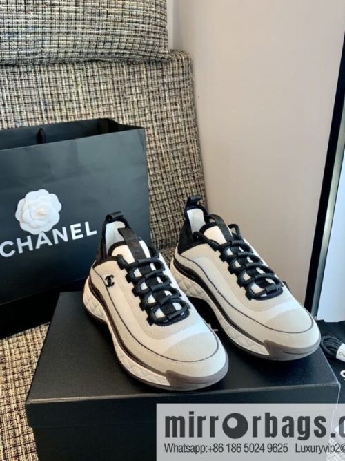 Black and white grid air unit heightening sneakers