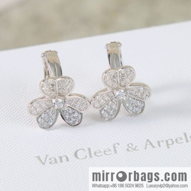 Van Cleef & Arpels Clover Earrings - Image 2