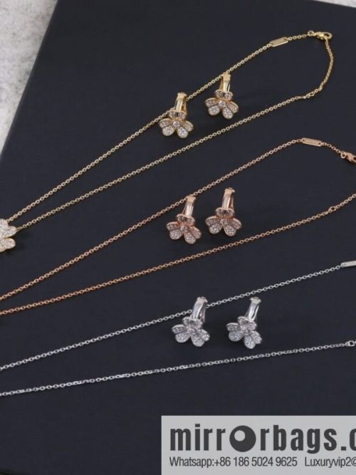 Van Cleef & Arpels Clover ☘️ necklace