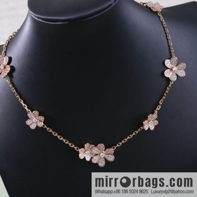 Van Cleef & Arpels Clover ☘️ necklace - Image 2