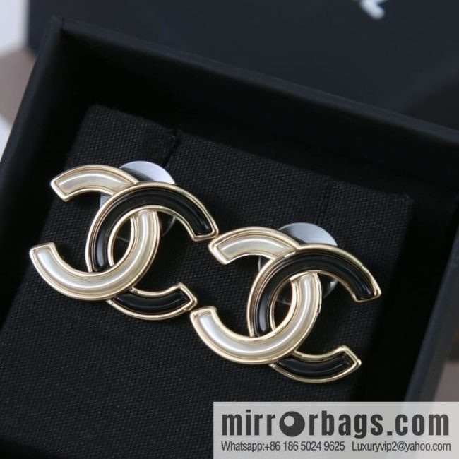 New ☑️ CHANEL Chanel c1 double c black and white stud earrings