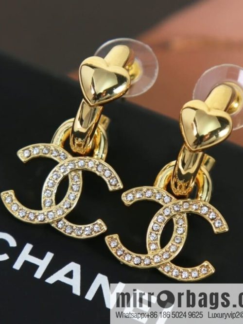 New ☑️ CHANEL Chanel c2 gold double c peach heart love stud earrings