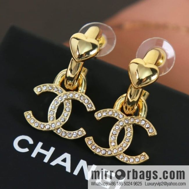 New ☑️ CHANEL Chanel c2 gold double c peach heart love stud earrings
