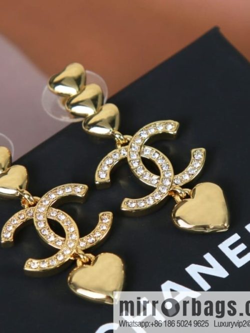 New ☑️ CHANEL Chanel c3 gold double c peach heart love stud earrings