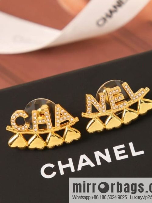 New ☑️ CHANEL Chanel c1 letter asymmetric stud earrings