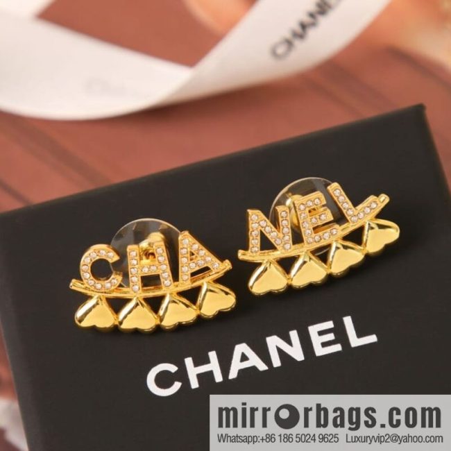 New ☑️ CHANEL Chanel c1 letter asymmetric stud earrings