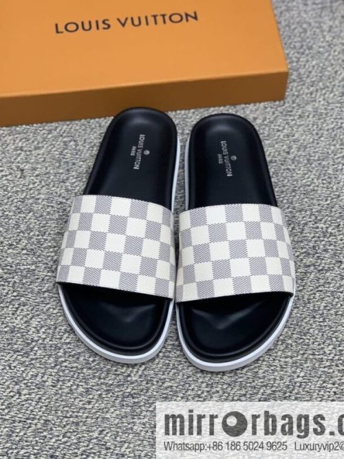 LV/Louis Vuitton men\'s sandals with classic PVC and black outsoles