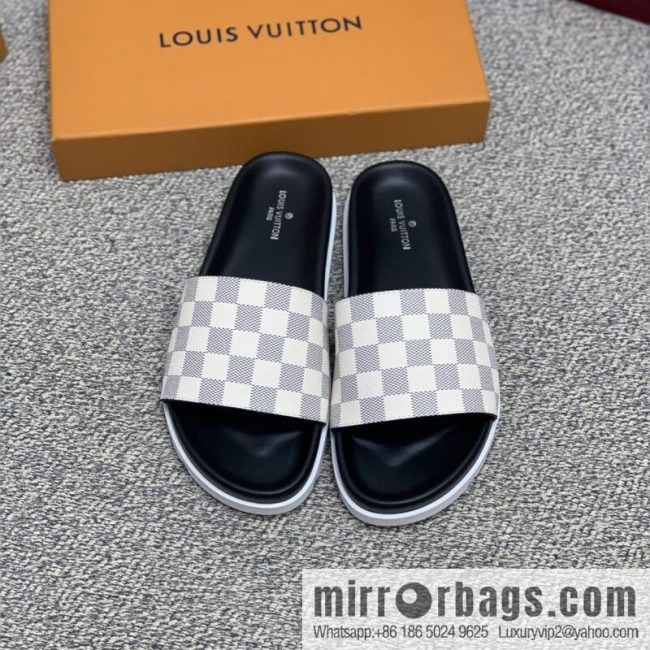 LV/Louis Vuitton men\'s sandals with classic PVC and black outsoles