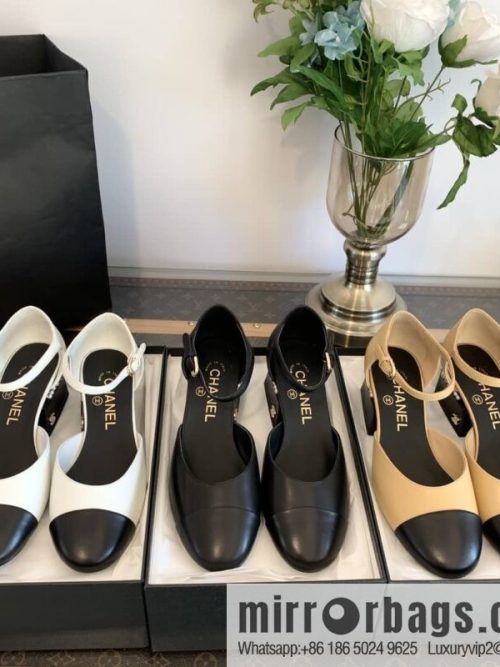 Chanel Xiaoxiang Color matching hollow Mary Jane shoes