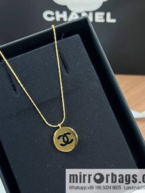 New ☑️ CHANEL Chanel double c round gold necklace