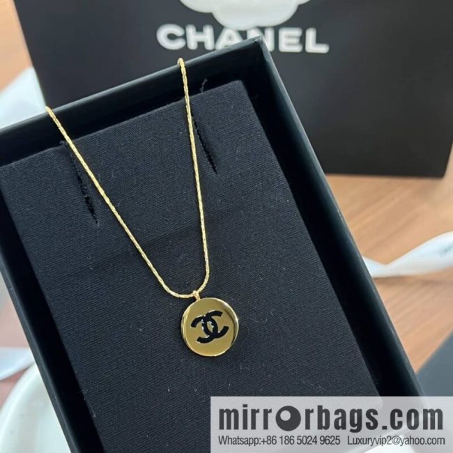 New ☑️ CHANEL Chanel double c round gold necklace