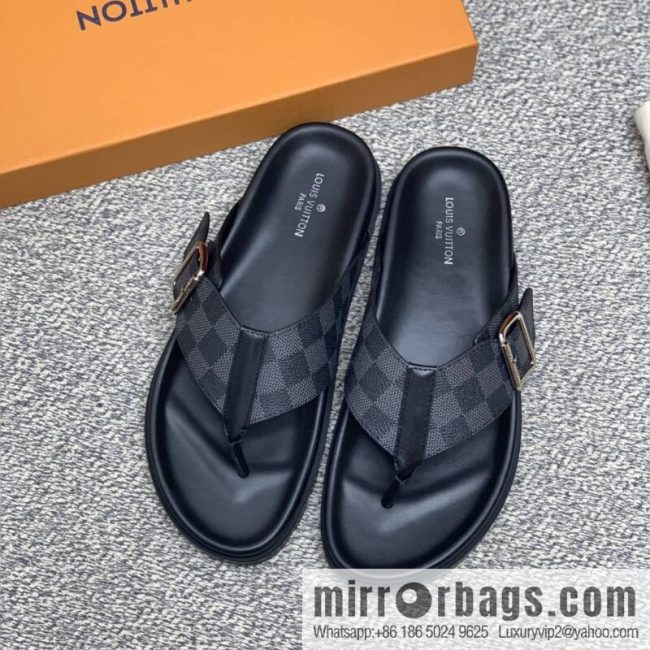 LV/Louis Vuitton features classic PVC men\'s sandals with black outsoles - Image 7