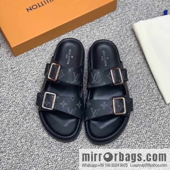 LV/Louis Vuitton features classic PVC men\'s sandals with black outsoles - Image 3