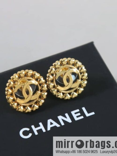 New ☑️ CHANEL Chanel gold double c round love peach heart stud earrings