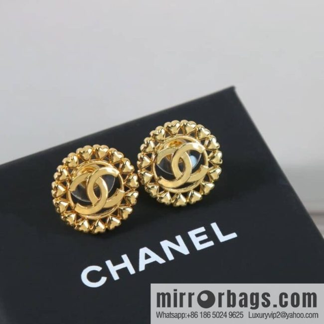 New ☑️ CHANEL Chanel gold double c round love peach heart stud earrings