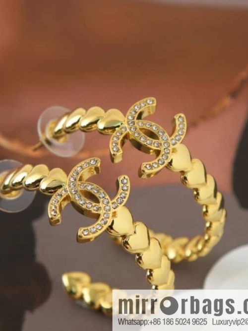New ☑️ CHANEL Chanel gold double c semi-round love peach heart stud earrings