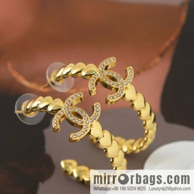 New ☑️ CHANEL Chanel gold double c semi-round love peach heart stud earrings
