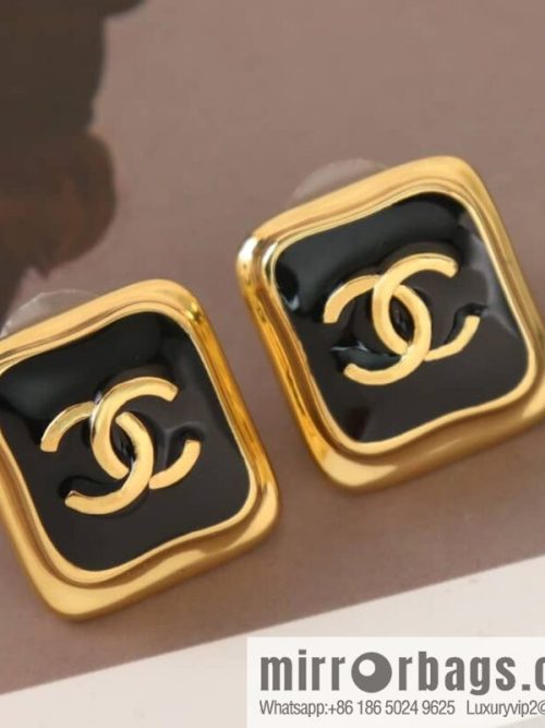 New ☑️ CHANEL Chanel C1 double c square stud earrings