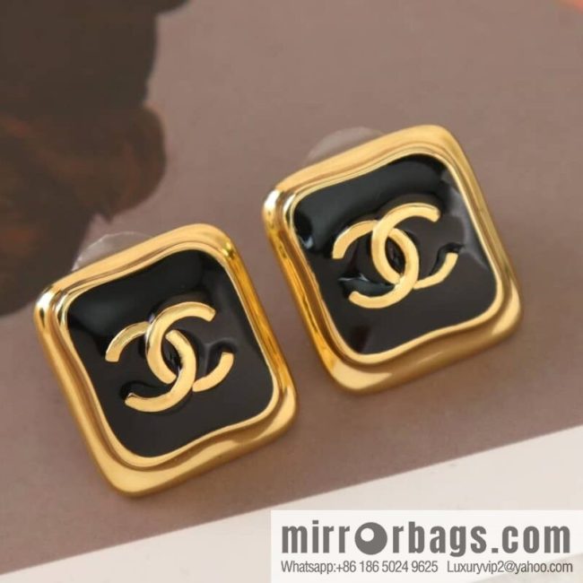 New ☑️ CHANEL Chanel C1 double c square stud earrings