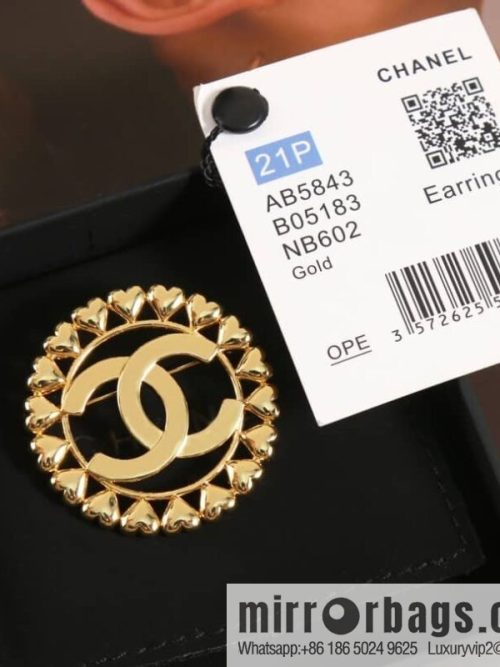 Code 1367425 new ☑️ CHANEL Chanel gold round double c peach heart brooch