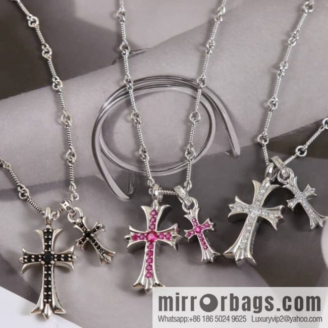 Classic hit, Crossheart cross necklace