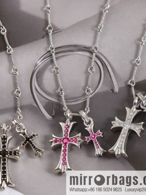 Classic hit, Crossheart cross necklace