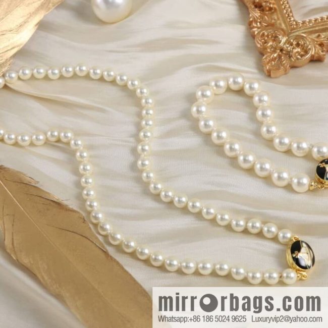 New ☑️ Vivienne Westwood Queen Mother Saturn pearl magnetic snap magnet necklace bracelet