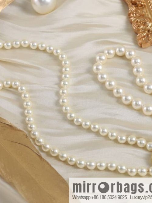New ☑️ Vivienne Westwood Queen Mother Saturn pearl magnetic snap magnet necklace bracelet