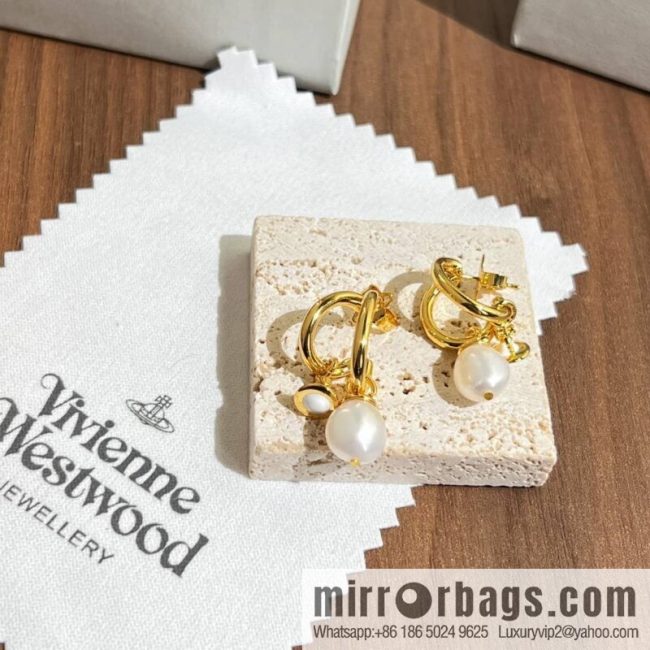 New ☑️ Vivienne Westwood gold Saturn pearl stud earrings