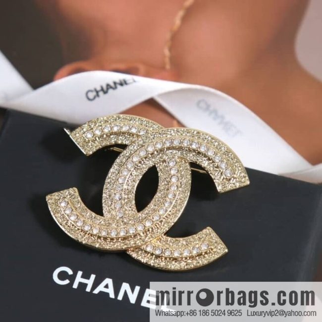 New ☑️ CHANEL Chanel double c gold single row diamond brooch