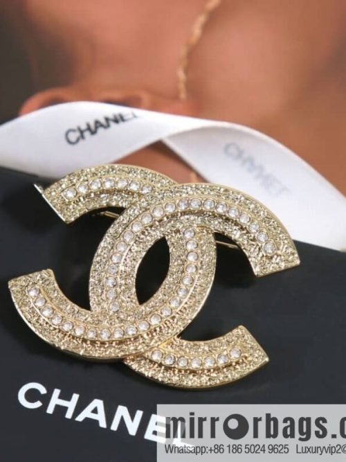 New ☑️ CHANEL Chanel double c gold single row diamond brooch
