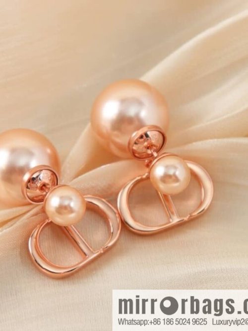 New ☑️ DIOR Dior rose gold pearl stud earrings